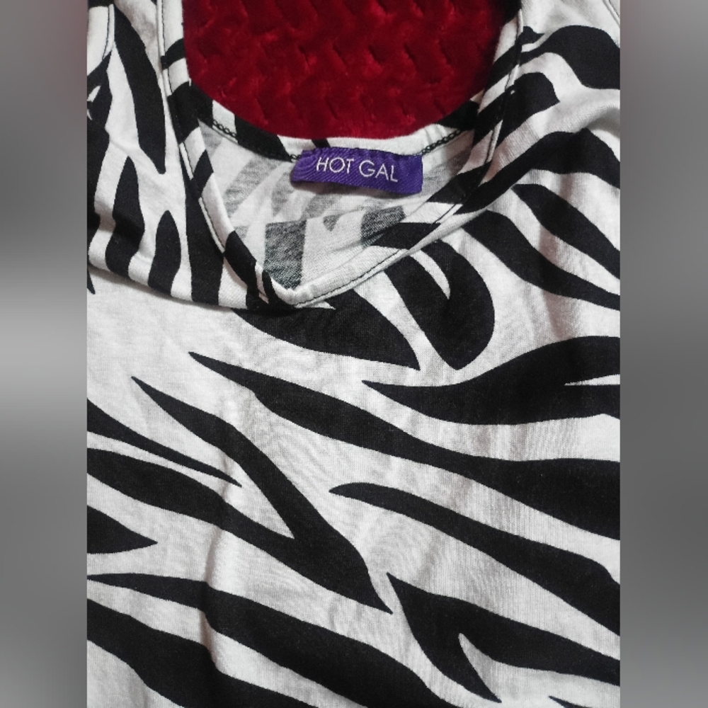 Hot Gal Black and White Animal Print Top - Picture 3 of 3